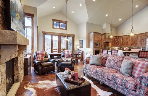 Fairmount On The River House | Lone Star Lodge: High End Property-On the River-Hot Tub & Seasonal Shuttle.
