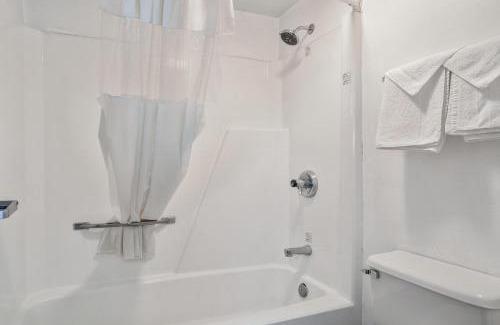 Erick Hotel | Lonestar Inn & Suites, Erick OK Hwy 40 BY OYO