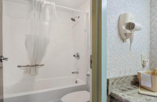 Erick Hotel | Lonestar Inn & Suites, Erick OK Hwy 40 BY OYO