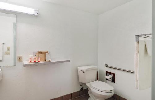 Erick Hotel | Lonestar Inn & Suites, Erick OK Hwy 40 BY OYO