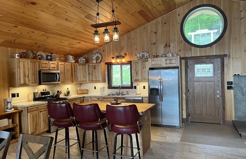 Milford House | Lonestar - New build, stunning lake views, near CDP