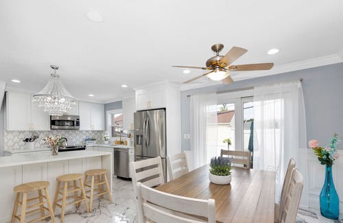 Long Beach House | Long Beach canals quiet and inviting place to stay come enjoy this perfect space