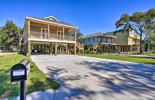 Long Beach House | Long Beach Getaway with Decks and Ocean Views!