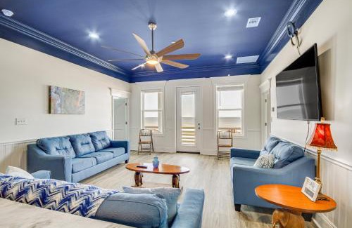 Long Beach House | Long Beach Home with Views and On-Site Beach Access!