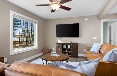 Traverse City House | Long Lake Dream Dogs Welcome