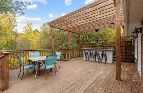 Traverse City House | Long Lake Escape, Modern 3 Bedroom, Lower Unit of Duplex Home, Minutes to Downtown Traverse