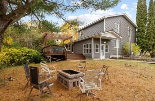 Traverse City House | Long Lake Escape, Modern 3 Bedroom, Lower Unit of Duplex Home, Minutes to Downtown Traverse