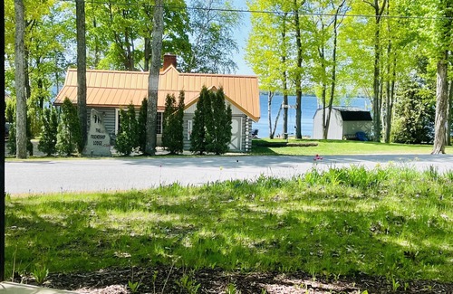 Alpena Cottage | Long Lake Views close to Alpena’s Shopping and Dining!