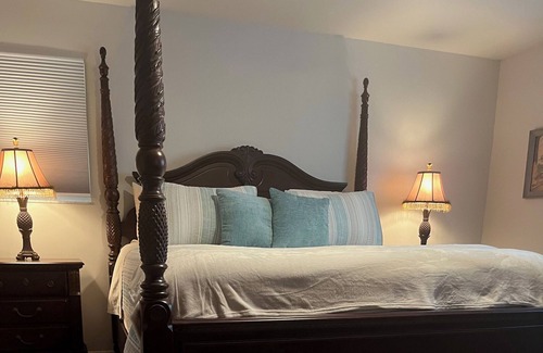 Franklin House | Long range mountain views!