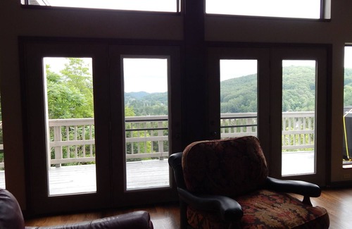 Frank Ski Chalet | Long Range Views & Close to Grandfather, Roan, Beech & Sugar Mountains