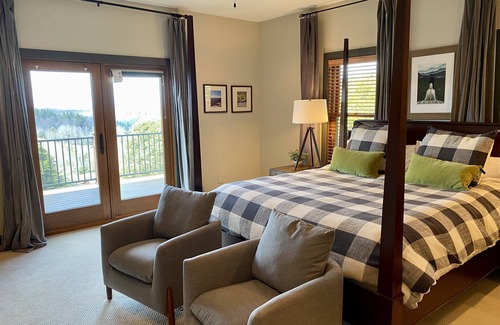 Boone Cabin | Long range views, Hot Tub, 1 mile to Blue Ridge Pkwy, 14 minutes to App Ski Mtn