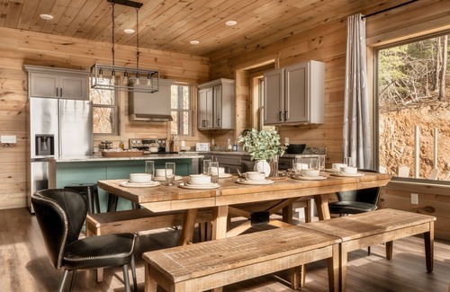 Gatlinburg - Pigeon Forge House | Long range views, Indoor Pool, Hot tub, Firepit, Multiple Decks, Arcade Games