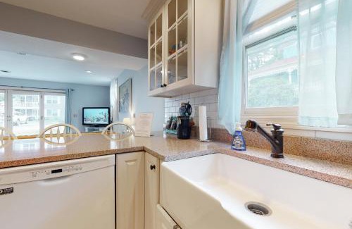 York Beach Apartment | Long Sands Escape