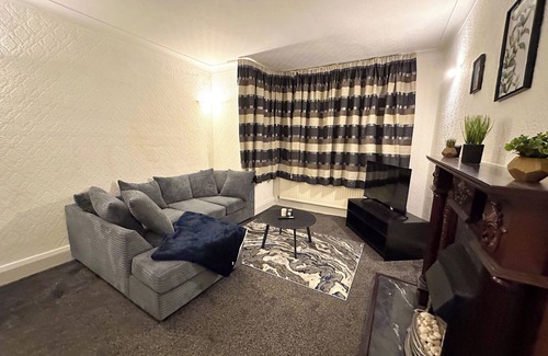 Manchester House | Long Term Booking Discount | Contractor Staysn