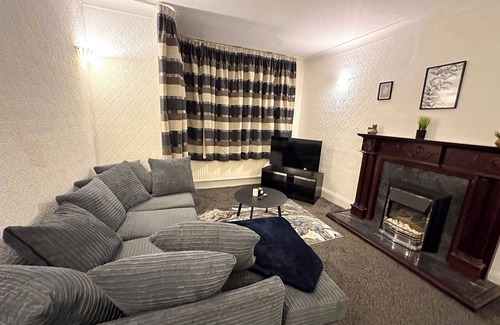 Manchester House | Long Term Booking Discount | Contractor Staysn