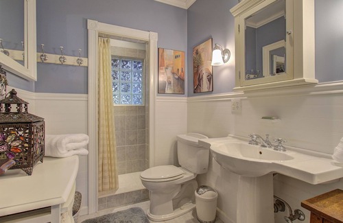 Pleasant Valley Apartment | Long Term Discounts in Historic Home!
