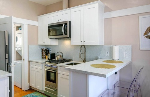 Glendale Apartment | LONG TERM - EXTENDED STAY - ONE Block to City Center. LUX Retro. Free Parking