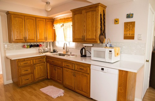 Hermosa Village House | Long Term Rental House: 5 Minutes to Disneyland/Convention Center