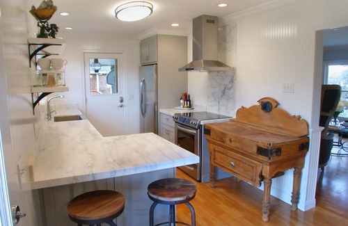 Calistoga House | LONG TERM RENTAL ONLY: Vineyard, Pool & Remodeled Estate. Convenient Location.