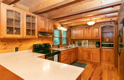 Lake Lure House | Long Term Rental - Secluded Lake Lure 2 Bedroom Cabin