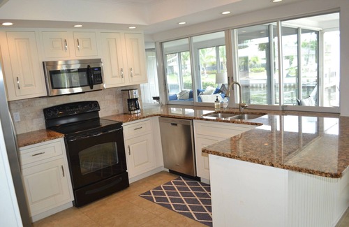Longboat Key House | Longboat Key Waterfront 3BR house w/Pool in most desirable Country Club Shores