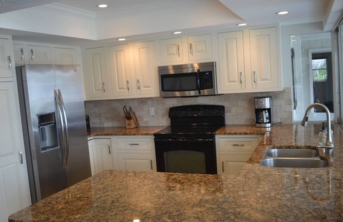 Longboat Key House | Longboat Key Waterfront 3BR house w/Pool in most desirable Country Club Shores