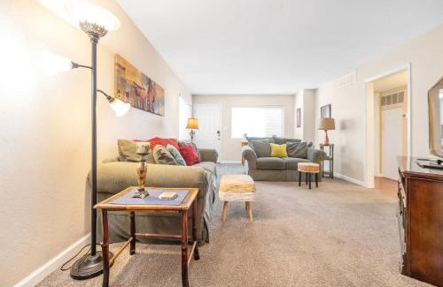 Visalia Apartment | Longer Stays for Travelers- Apt Blocks from Hospital, Downtown