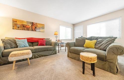 Visalia Apartment | Longer Stays for Travelers- Apt Blocks from Hospital, Downtown