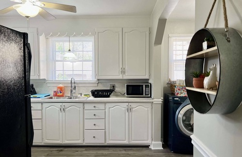 Winston - Salem House | 🧺 Longer Stays Welcomed. I-40, US 52, & Shopping🧺