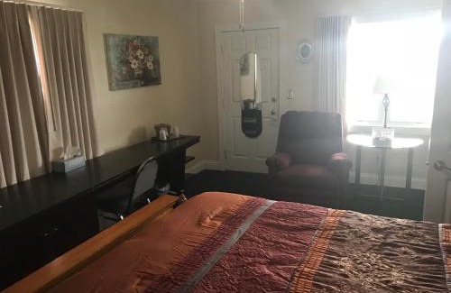 Town of Reading Hotel | Longhouse Lodge Motel