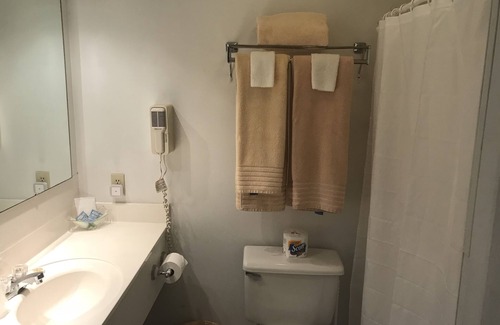 Town of Reading Hotel | Longhouse Lodge Motel