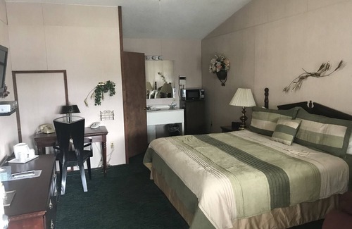 Town of Reading Hotel | Longhouse Lodge Motel