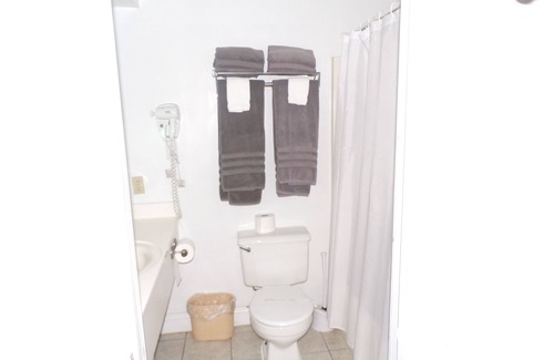 Town of Reading Hotel | Longhouse Lodge Motel