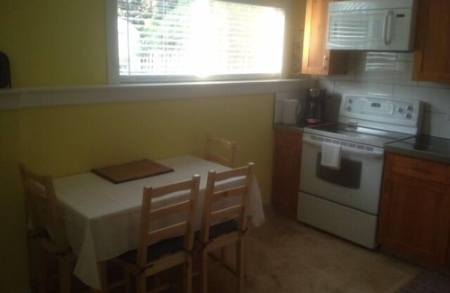 Black Mountain House | LongTerm Rental - Black Mountain, 1 Bdm + Mud Room Bright Basement Suite