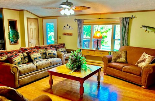 Harpers Ferry Cabin | Longview Cabin w/XL Swimming Pond, Waterfalls, & Hot Tub