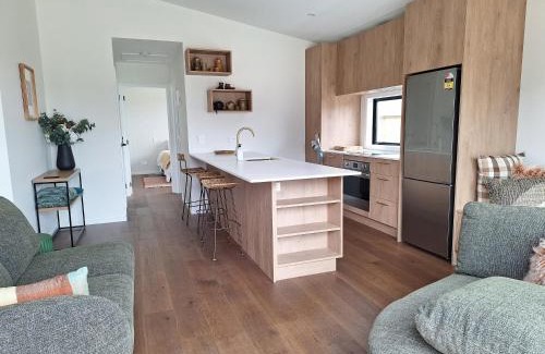 Lake Hawea Apartment | Longview Luxe Retreat