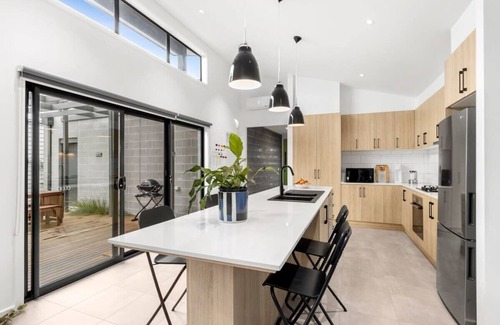 Point Lonsdale House | Lonsdale Shores Luxe Beachside Home
