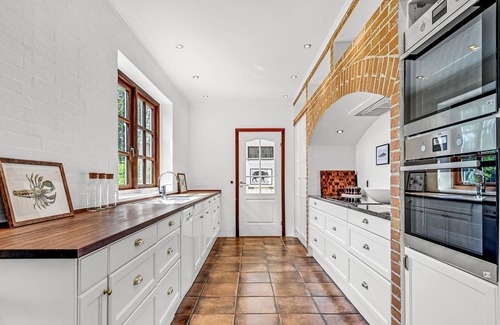 Gislev House | Look forward to vacationing in this spacious mansion with charm and room for the whole family.
