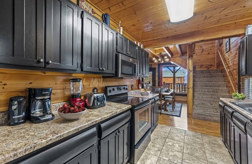 Gatlinburg - Pigeon Forge Cabin | 🌟Look no Further! Smoky Mountain cabin with great views in award winning resort