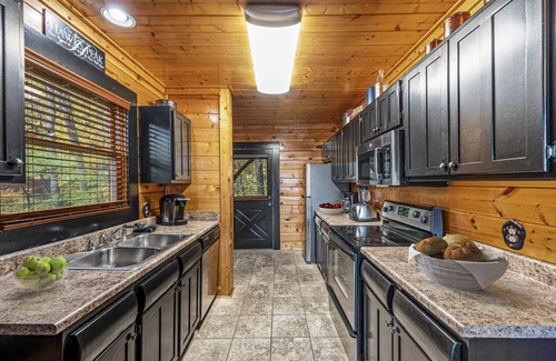 Gatlinburg - Pigeon Forge Cabin | 🌟Look no Further! Smoky Mountain cabin with great views in award winning resort