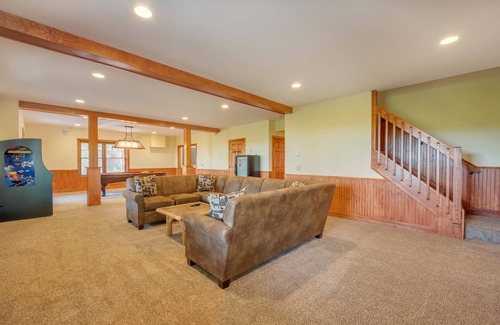 Lake Harmony Estates Ski Chalet | Look Out Lodge, Near JFBB with Spectacular Lake and Mountain Views!