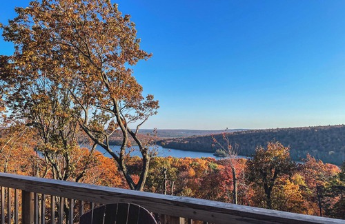 Lake Harmony Estates Ski Chalet | Look Out Lodge, Near JFBB with Spectacular Lake and Mountain Views!
