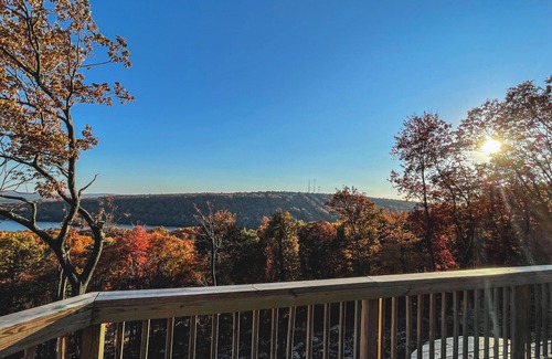 Lake Harmony Estates Ski Chalet | Look Out Lodge, Near JFBB with Spectacular Lake and Mountain Views!