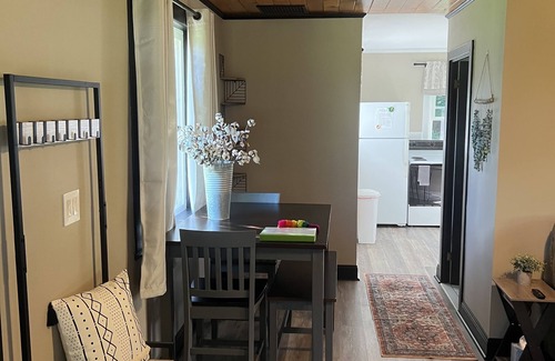 East Glenville Cottage | Looking for a getaway? This is the perfect cottage for you. Pet friendly!
