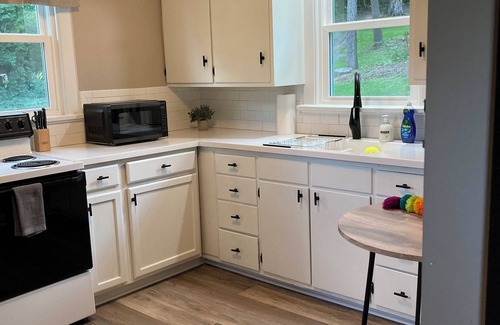 East Glenville Cottage | Looking for a getaway? This is the perfect cottage for you. Pet friendly!