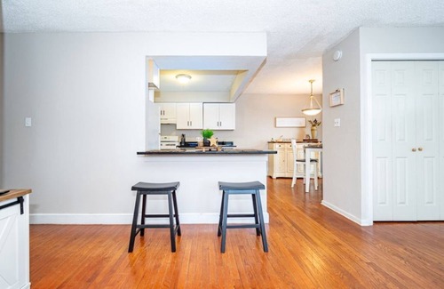 Southend House | Looking for Winter Tenant.Relaxing Beach House Close to CoveBeach. Pet Friendly.