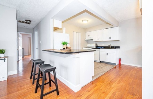 Southend House | Looking for Winter Tenant.Relaxing Beach House Close to CoveBeach. Pet Friendly.