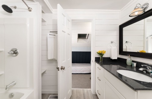 Grand Haven Bed & Breakfast | Looking Glass Beachfront Inn