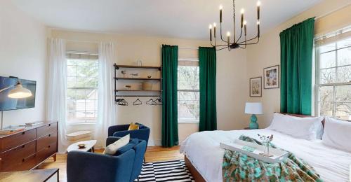 Cabbagetown Apartment | Looking Glass