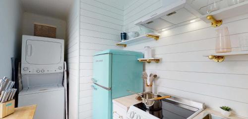 Cabbagetown Apartment | Looking Glass